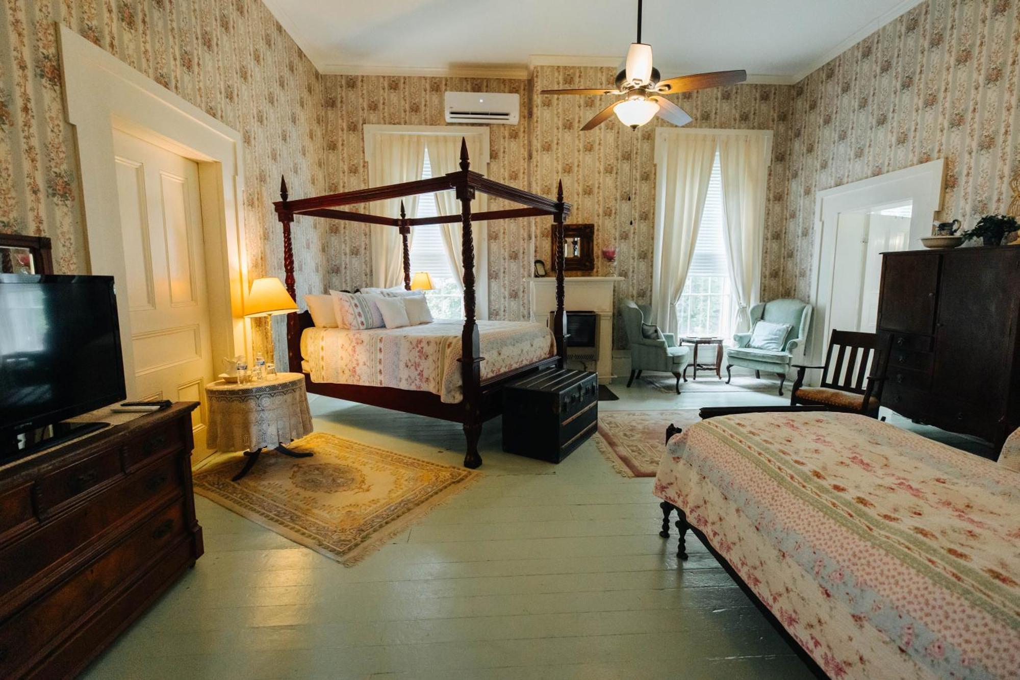 Maple Hill Manor Bed & Breakfast Springfield ภายนอก รูปภาพ