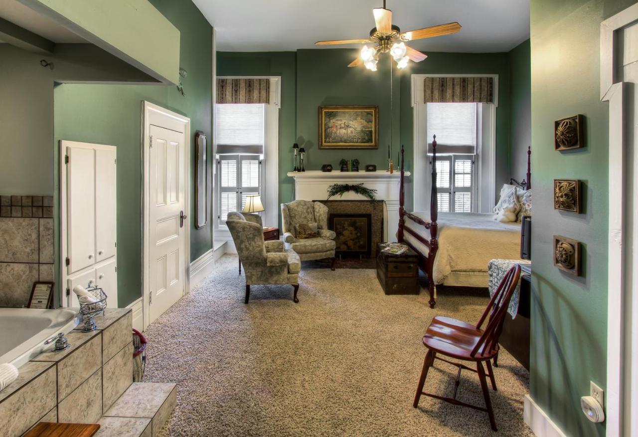 Maple Hill Manor Bed & Breakfast Springfield ภายนอก รูปภาพ